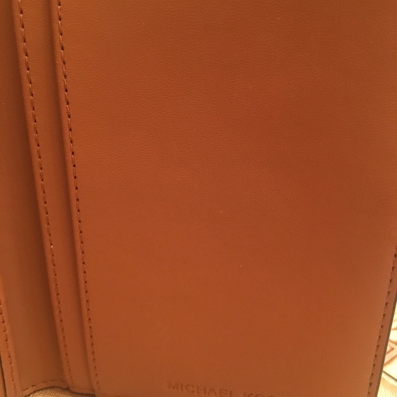 COPY - Michael Kors Passport Holder - Picture 6 of 11